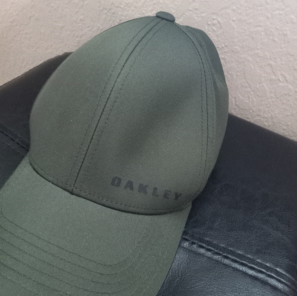 Men's Oakley Hat